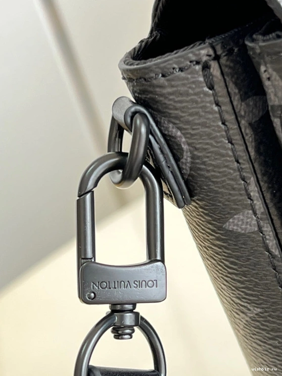 WIS WEARABLE VERTICAL WALLET LOUIS S-LOCK VUITTON 0923